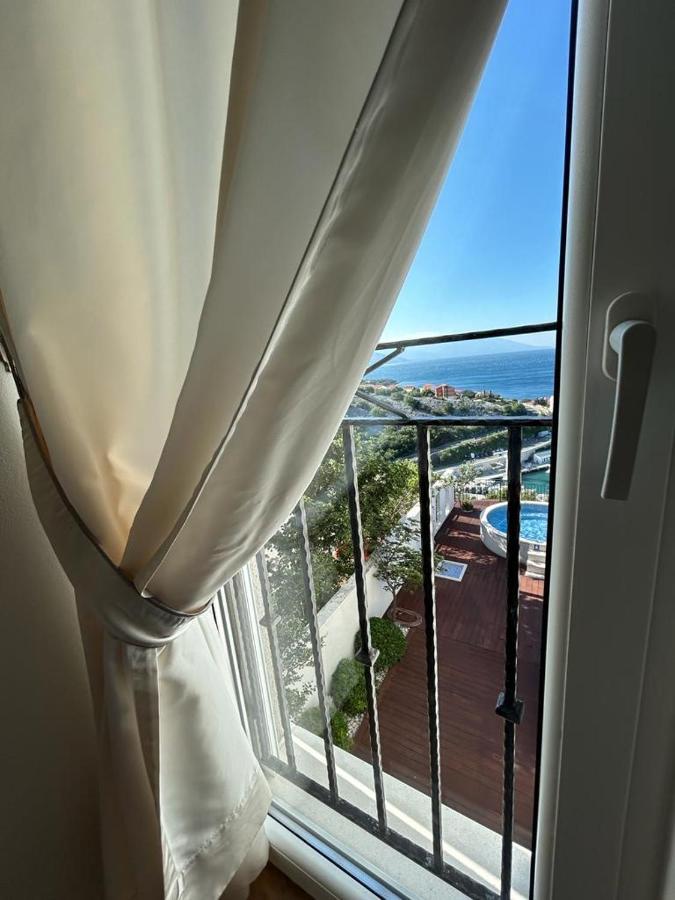 Apartments Villa Manda Novi Vinodolski Buitenkant foto