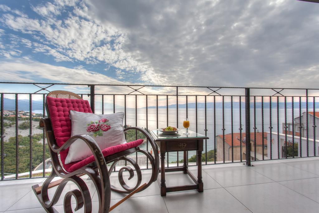 Apartments Villa Manda Novi Vinodolski Buitenkant foto