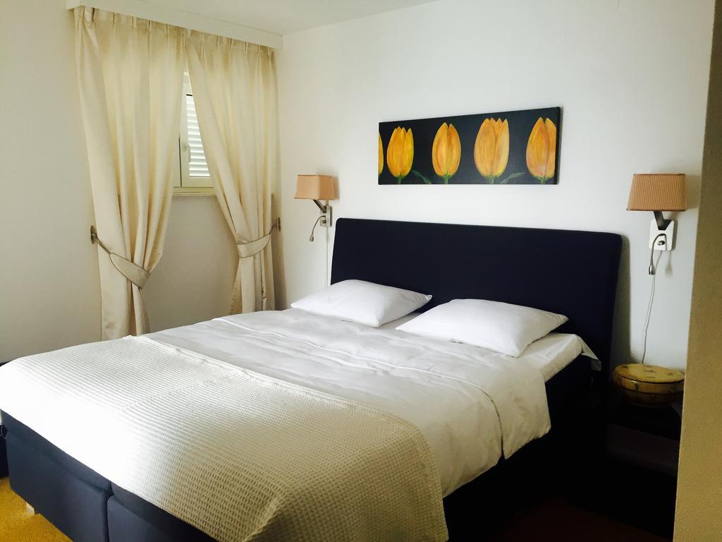 Apartments Villa Manda Novi Vinodolski Buitenkant foto